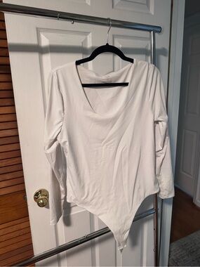 nuuds White Long Sleeve Scoop Neck Bodysuit